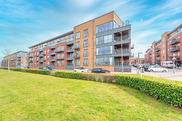 2 Bedroom Flat For Sale In Basin Road, Worcester, WR5