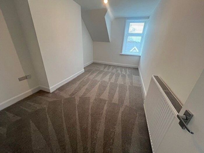 2 Bedroom Flat To Rent In Poole Road, Bournemouth, BH4