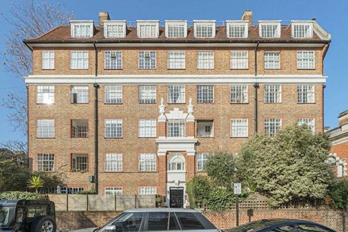 2 Bedroom Flat For Sale In Chelsea Manor Gardens, London, SW3