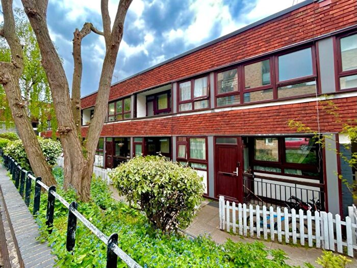 3 Bedroom Maisonette To Rent In Carlton Grove, Peckham, London, SE15