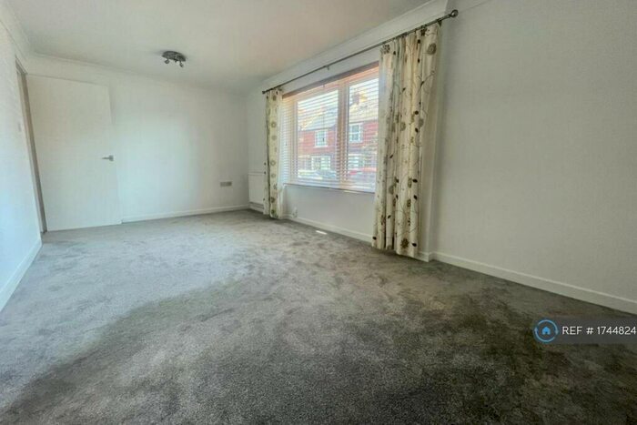 2 Bedroom Flat To Rent In St. Leonards Road, Windsor, SL4