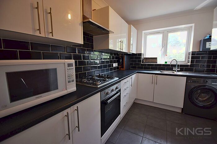 4 Bedroom Detached House To Rent In Ash Grove, Guildford, GU2