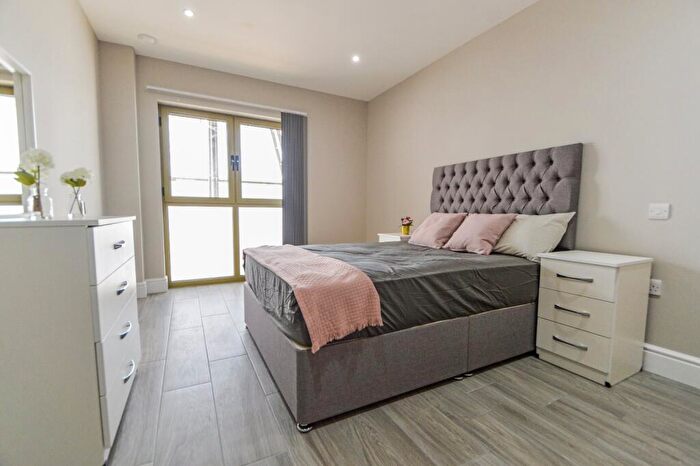 2 Bedroom Apartment To Rent In Station Road, Langley, Slough, Berkshire, SL3