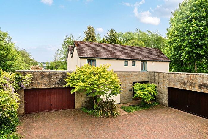 4 Bedroom Detached House For Sale In Bristol Road, Thornbury, BS35