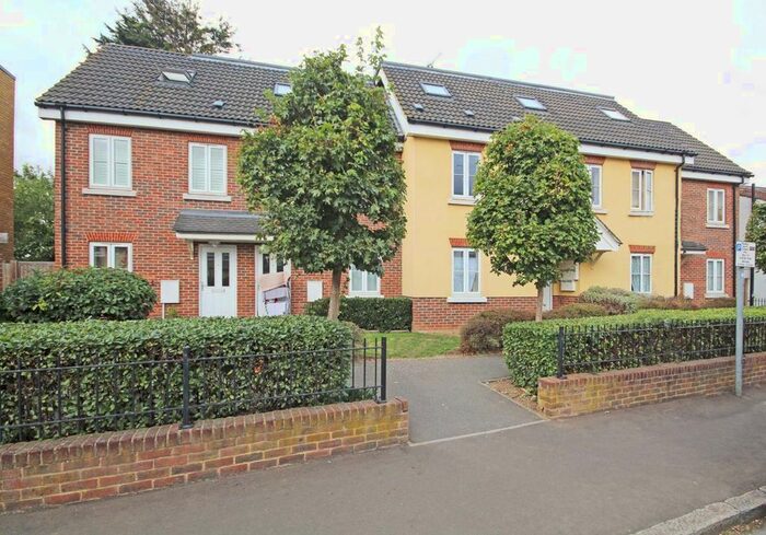 2 Bedroom Flat To Rent In Azure Place, Hounslow, TW3