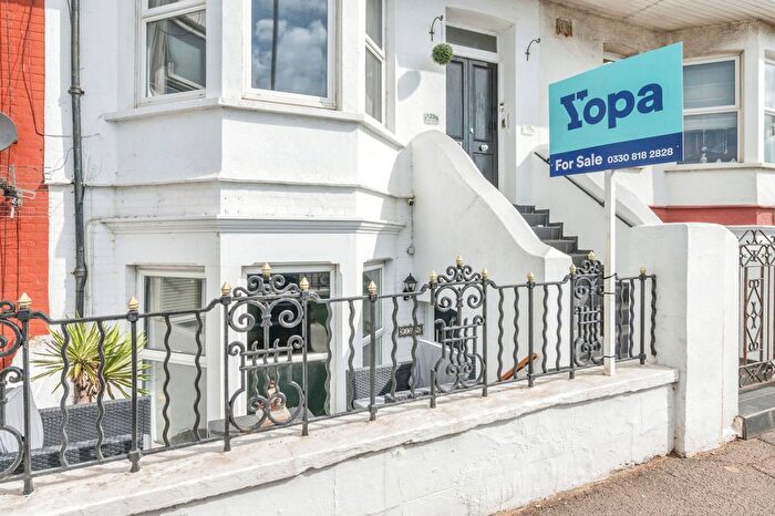 2 Bedroom Flat For Sale In Eastern Esplanade, Southend-On-Sea, SS1