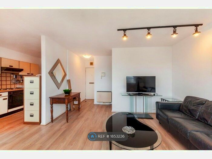 2 Bedroom Flat To Rent In Campden Hill Towers, London, W11