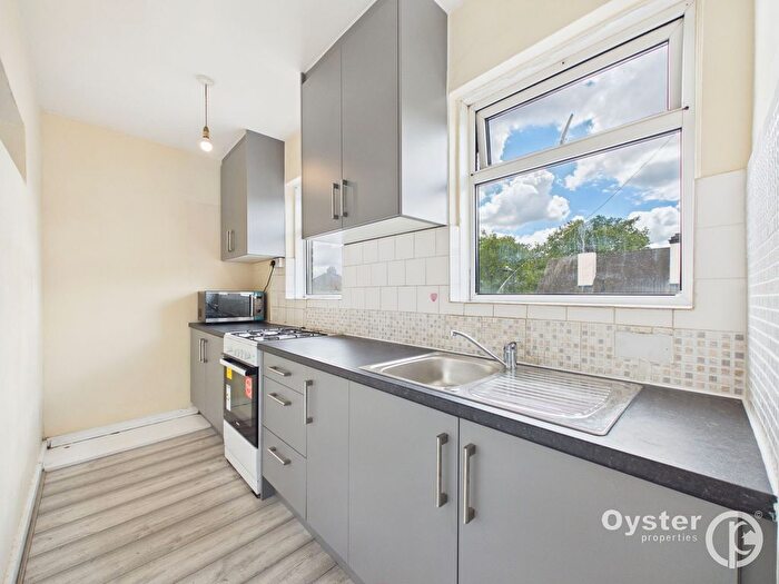 3 Bedroom Flat To Rent In North Road, Southall, UB1