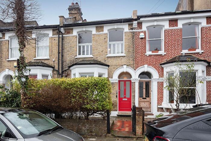 2 Bedroom Flat For Sale In Graces Road, Camberwell, SE5