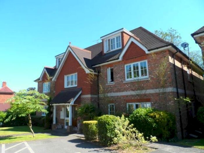 2 Bedroom Flat To Rent In Bardeen Place, Bracknell RG12