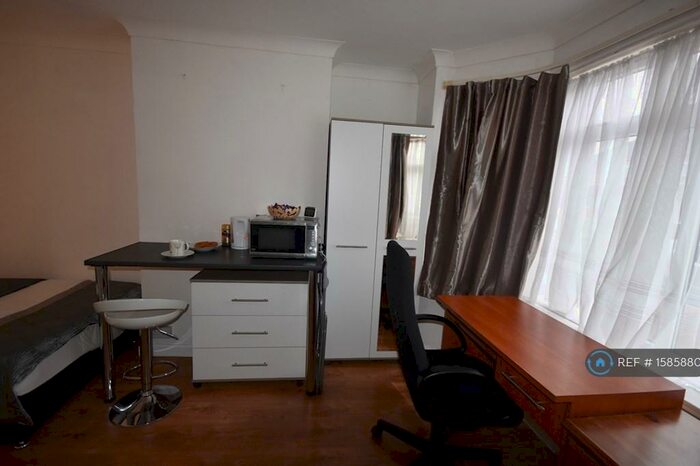 Studio To Rent In Lilac Road, Southampton, SO16 - Photo 3