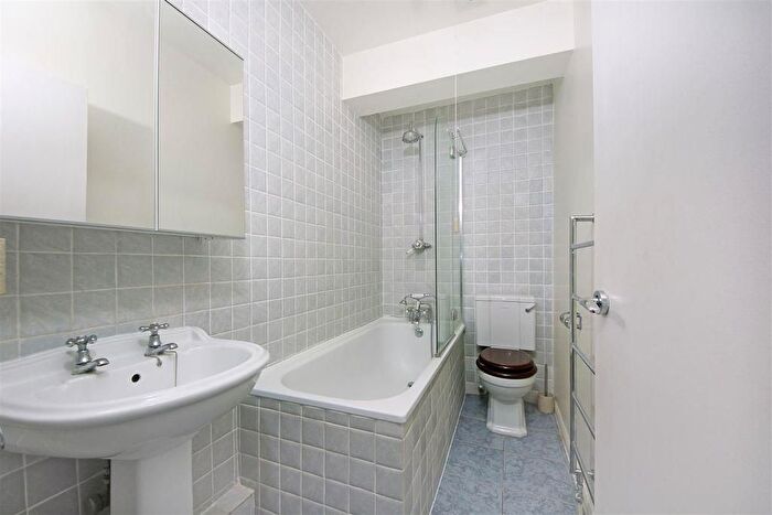 2 Bedroom Flat For Sale In Churchfield Road, London, W3