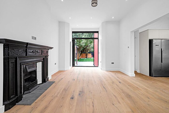 4 Bedroom Maisonette For Sale In Anson Road, Cricklewood, NW2