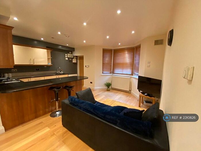 Studio To Rent In Evering Road, London, N16