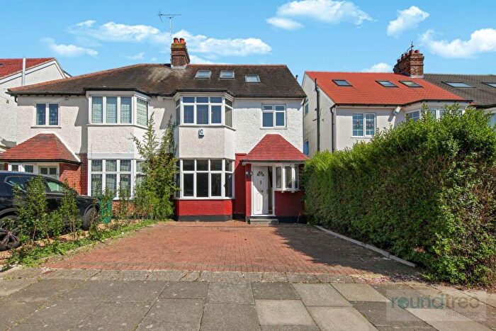 4 Bedroom House To Rent In Sefton Avenue, Mill Hill, NW7