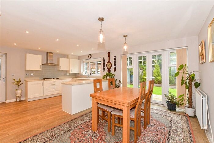5 Bedroom Detached House For Sale In Rainbow Field, Faygate, Horsham, West Sussex, RH12
