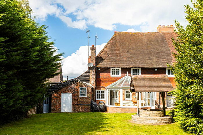 4 Bedroom Semi-Detached House For Sale In Newchapel Road, Lingfield, RH7