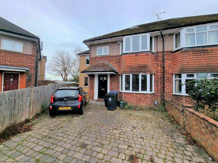 5 Bedroom Semi-Detached House To Rent In Woking, GU22