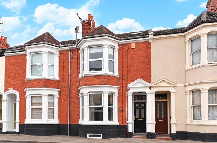 3 Bedroom Terraced House To Rent In Holly Road, Abington, NN1