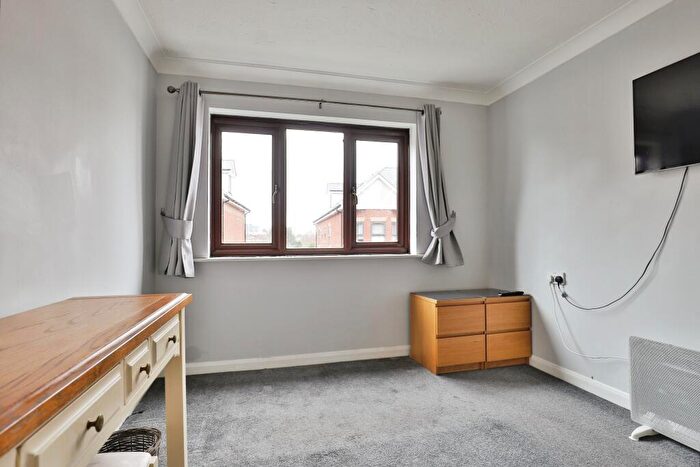 1 Bedroom Flat For Sale In Cleveland Road, Bournemouth, Dorset, BH1