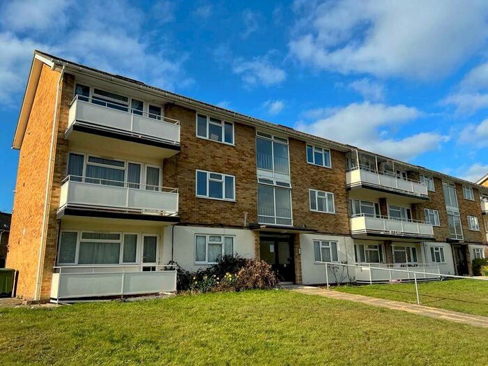 2 Bedroom Flat To Rent In Parkside, Hounsdown, SO40