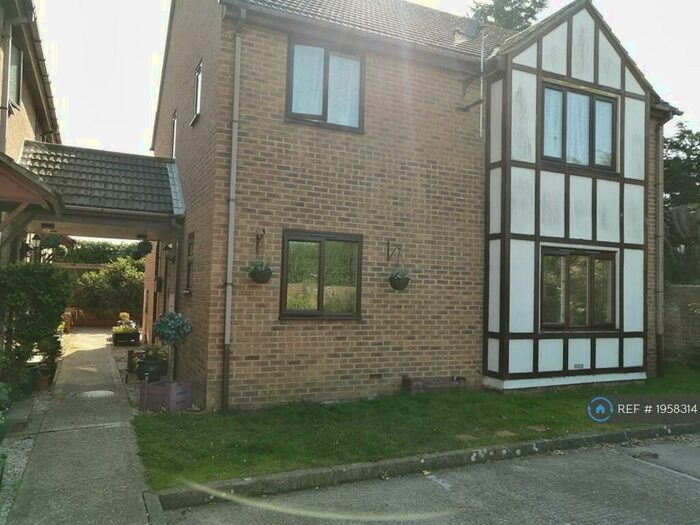 2 Bedroom Flat To Rent In Tudor Mews, Deal, CT14
