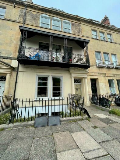 Apartment To Rent In Beaufort East, Bath, BA1