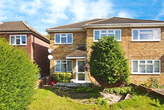 2 Bedroom Maisonette For Sale In Shevon Way, Brentwood, Essex, CM14
