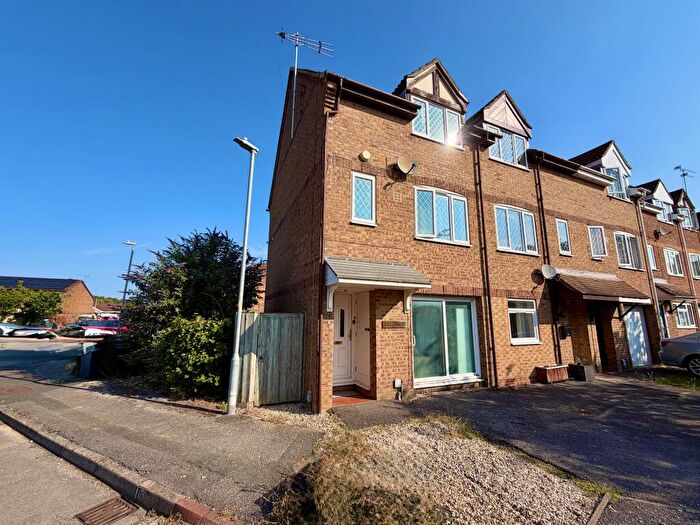 3 Bedroom End Of Terrace House For Sale In Cleasby Close, Westlea, Swindon, SN5