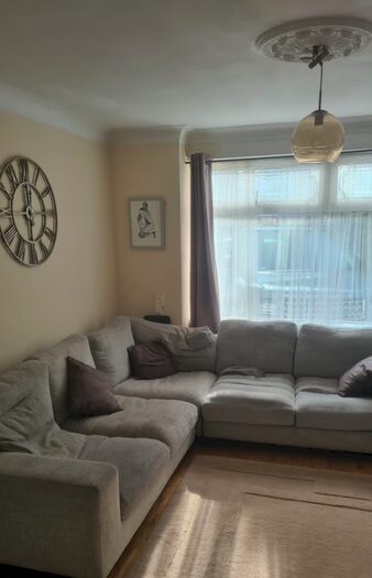 2 Bedroom Flat To Rent In Avenue Terrace, Crownfield Avenue, Ilford, London, IG2