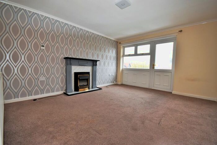 2 Bedroom Flat To Rent In South Lawn, Blackpool, FY4
