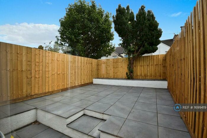 2 Bedroom Flat To Rent In Covney Street, Cardiff, CF24