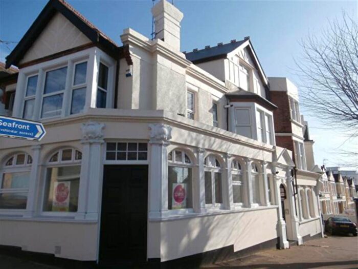 2 Bedroom Flat To Rent In Station Road, Westcliff On Sea, SS0