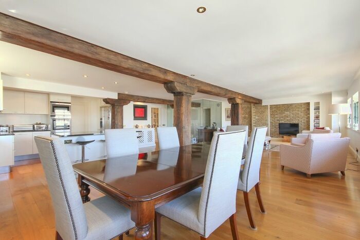 3 Bedroom Flat To Rent In Shad Thames, London, SE1