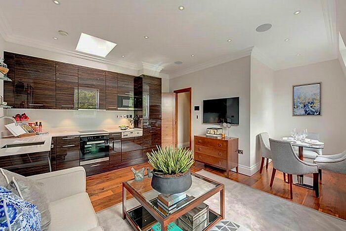 2 Bedroom Flat To Rent In Kensington Gardens Square, London, W2