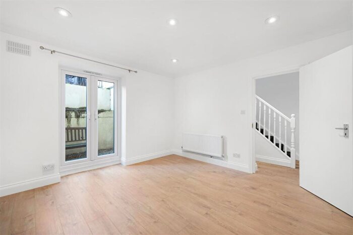 2 Bedroom Flat For Sale In Norwood Road, Herne Hill, SE24