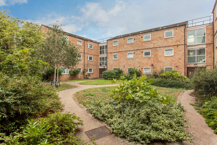 4 Bedroom Flat To Rent In William Guy Gardens, Bromley-By-Bow, E3