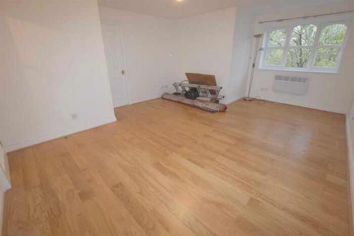 2 Bedroom Flat To Rent In Vanderville Gardens, East Finchley, N2