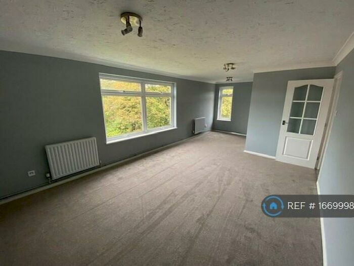 2 Bedroom Flat To Rent In Chantry Court, Frimley, GU16
