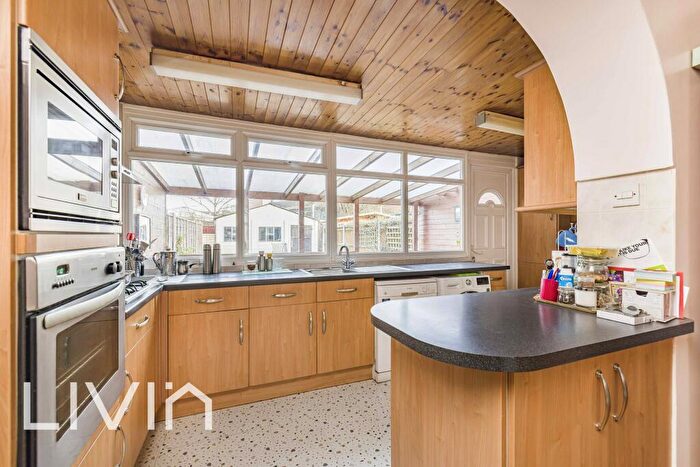 3 Bedroom End Of Terrace House For Sale In Mitcham Road, Croydon, Surrey, CR0