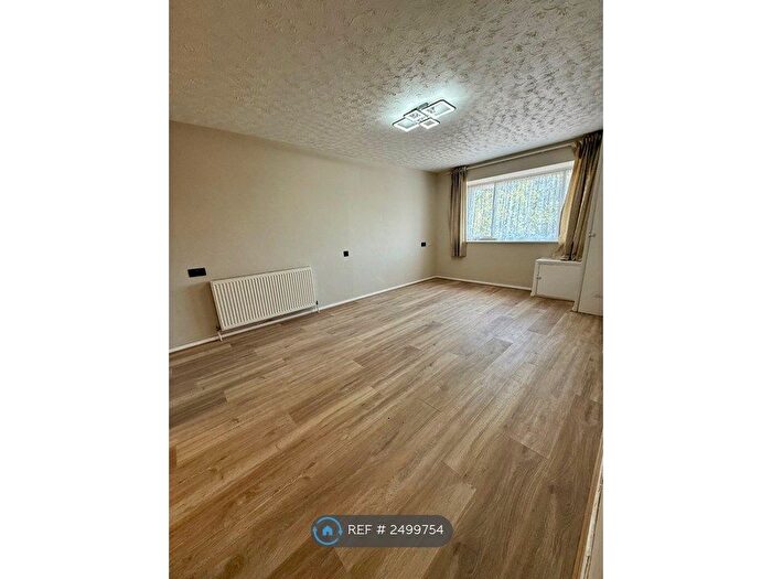 1 Bedroom Flat To Rent In Corinth House, Ilford, IG3