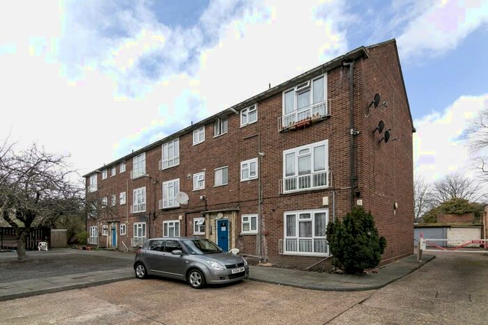 1 Bedroom Flat To Rent In Darwin Court, Plaistow, E13