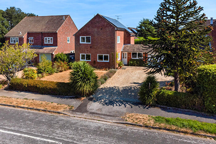 3 Bedroom Detached House For Sale In Churchfields, Kingsley, GU35