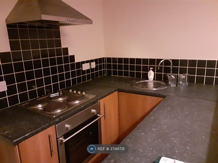 1 Bedroom Flat To Rent In Whiteley Street, Huddersfield, HD3