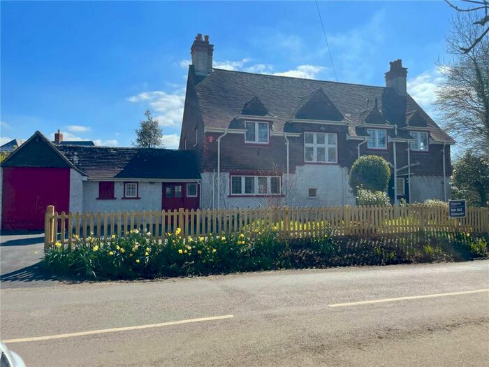 4 Bedroom Detached House To Rent In Manor Road, Milford On Sea, Lymington, SO41