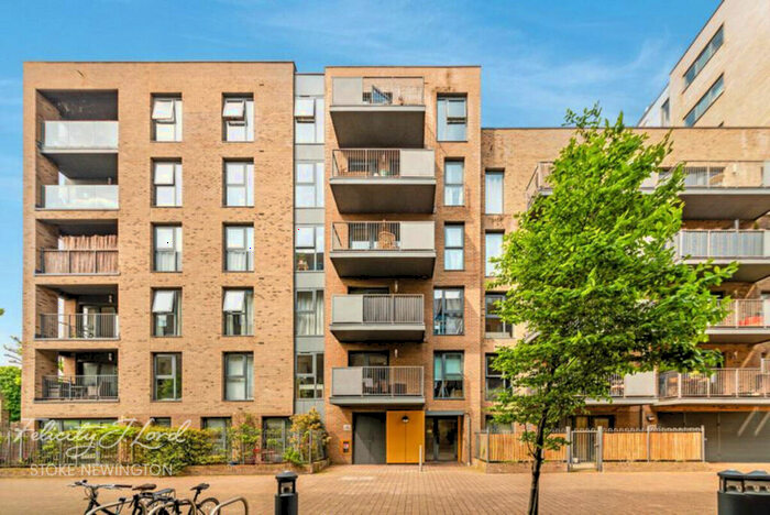 2 Bedroom Flat For Sale In Hythe House, Green Lanes Walk, N4