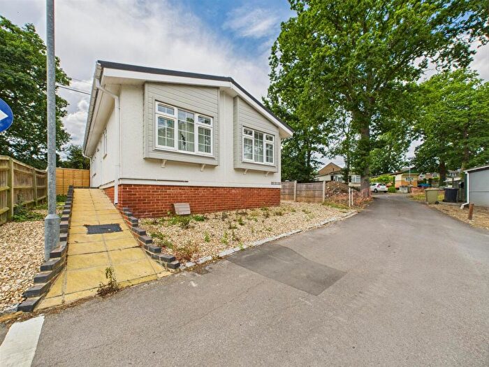2 Bedroom Park Home For Sale In Garston Park, Tilehurst, Reading, RG31