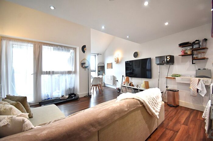 1 Bedroom Flat To Rent In Station Road, London, NW4