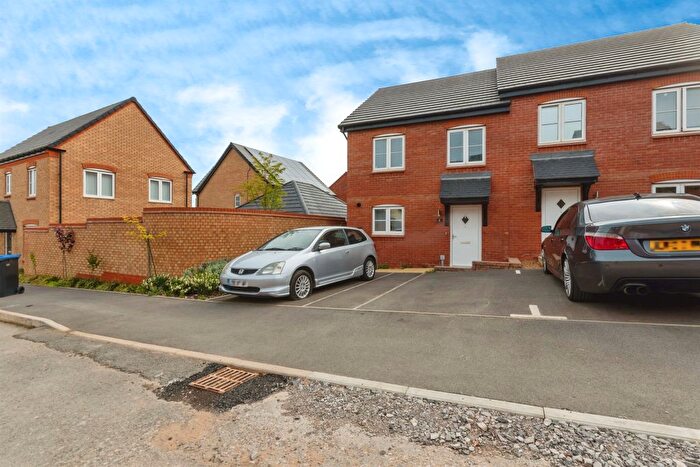 3 Bedroom Semi-Detached House To Rent In Ramfield Crescent, Collingtree, Northampton, NN4