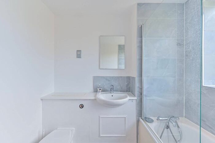 1 Bedroom Flat To Rent In Denmark Hill, Denmark Hill, London, SE5